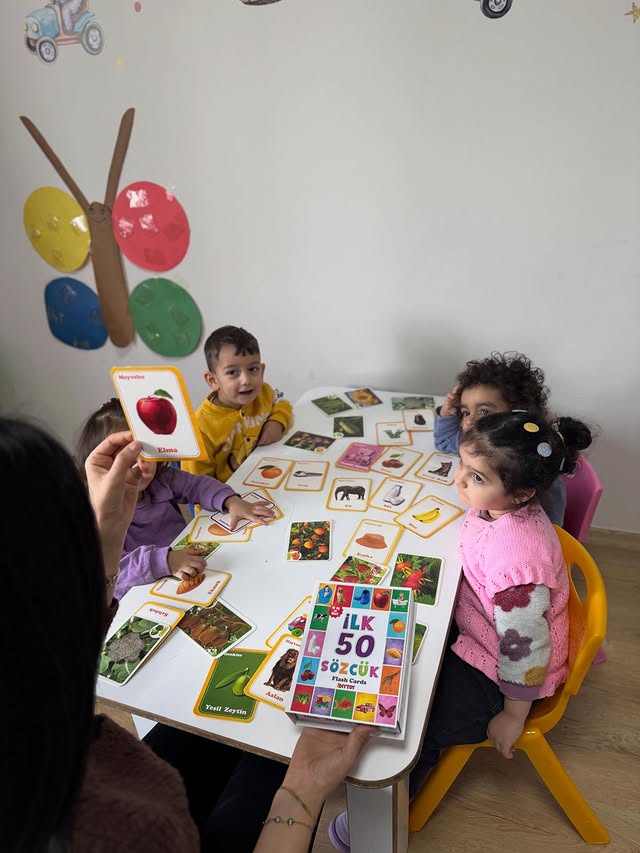 Velilere Yönelik Rehberler: Beslenme, Oyun, Dikkat Gelişimi